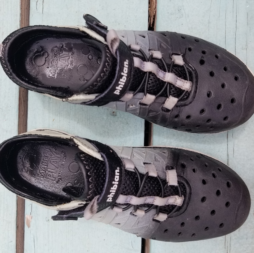 Stride Rite Phibian shoes